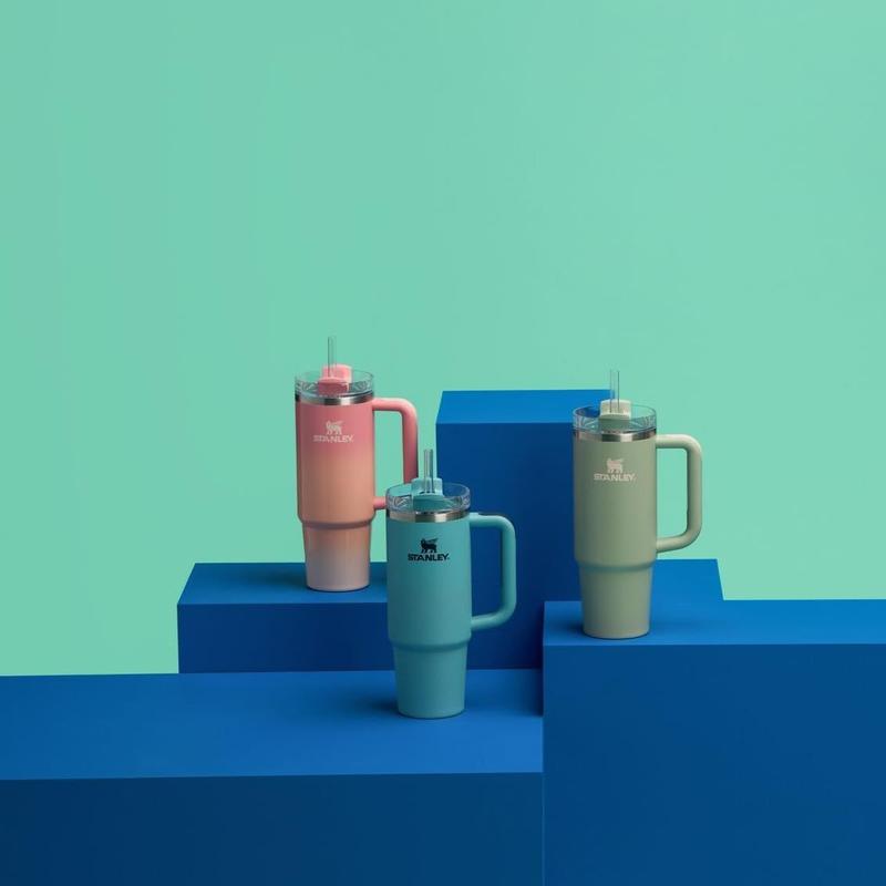 Copo STANLEY Quencher H2.0 com alça e canudo 900 ml rosa - Copo de